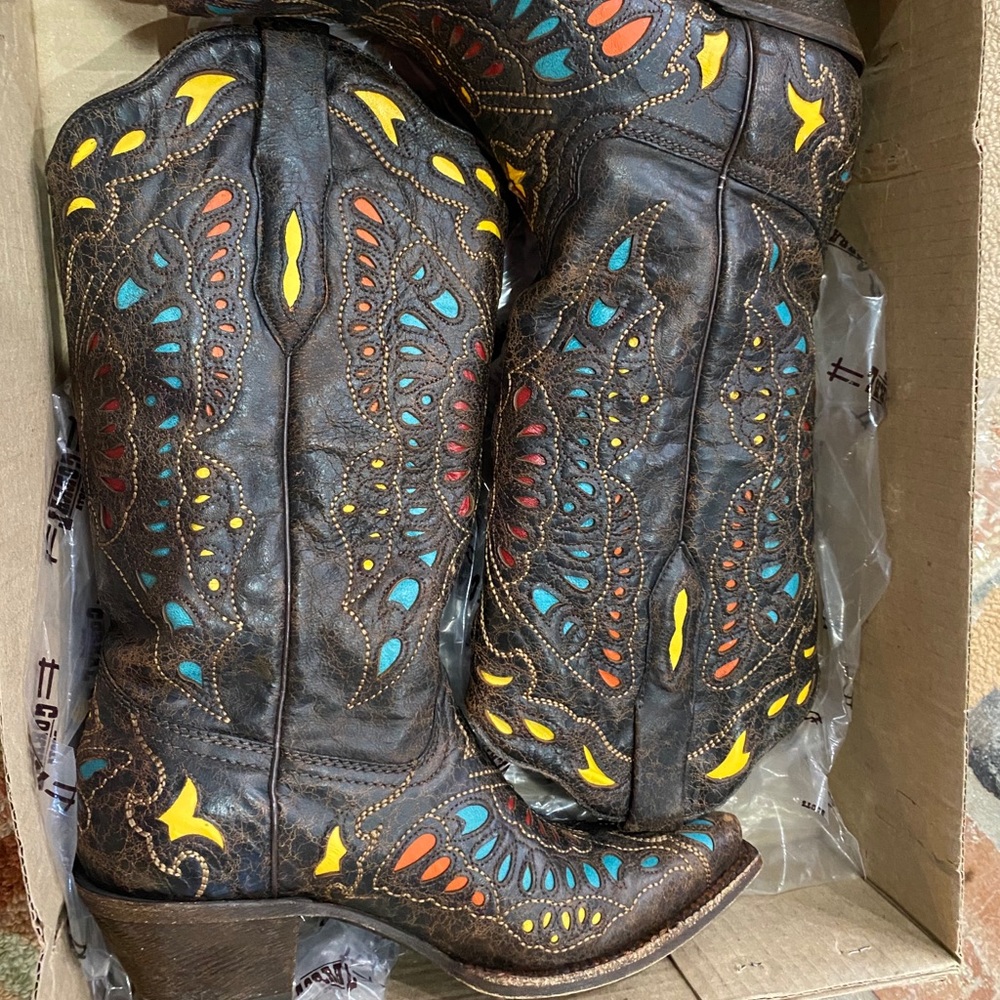 Corral boots